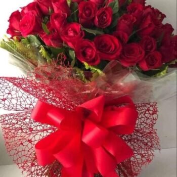Beautiful occasion lovely red rose bunch